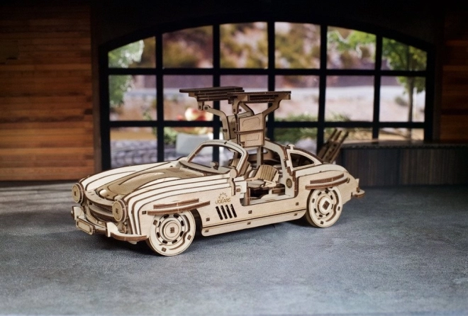 Ugears 3D lesena mehanska sestavljanka Auto Krilati Športni Coupe