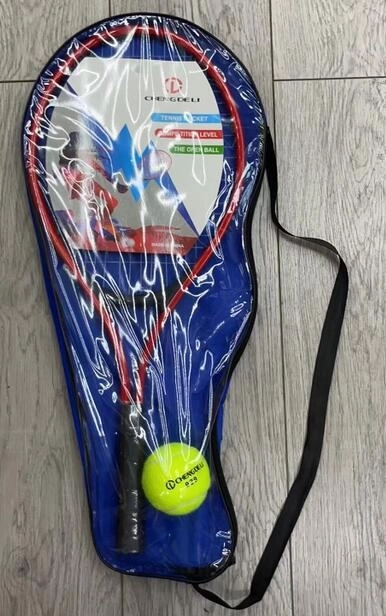 Tenisni lopar s teniško žogico