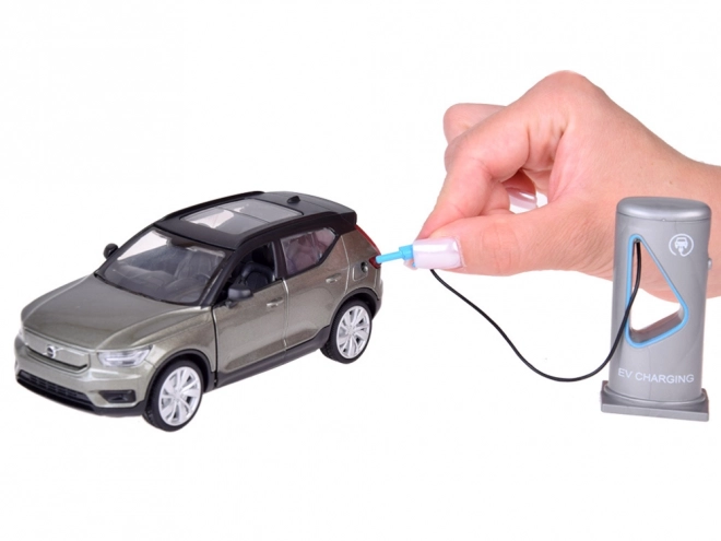 Kovinski model avtomobila električni crossover Volvo XC40