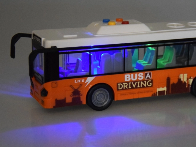 Velik avtobus z zvoki in lučmi