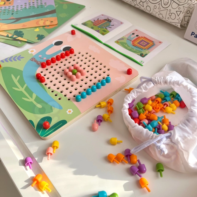 Lesena sestavljanka s kljukicami znamke Tooky Toy