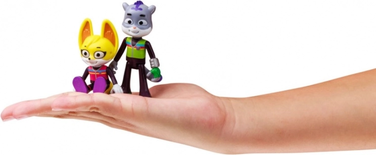 Dve junaški figurici z „krili“