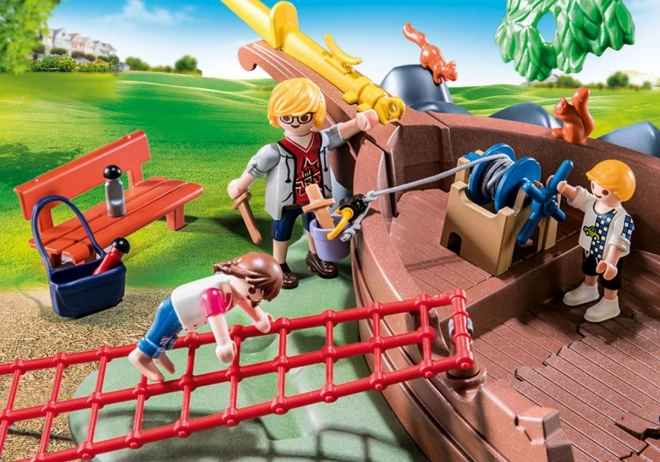 PLAYMOBIL® Mestno Življenje 70741 Otroško igrišče z razbitino ladje