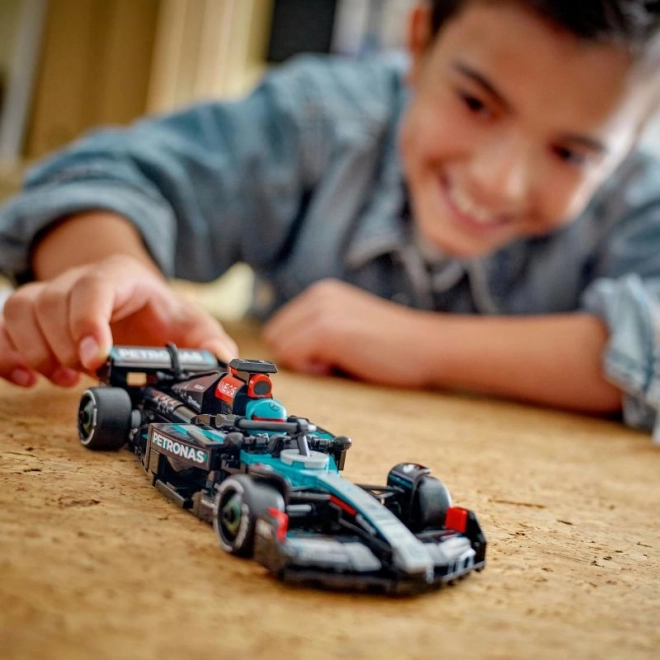 LEGO Speed Champions 77244 Dirkalni avto Mercedes-AMG F1 W15