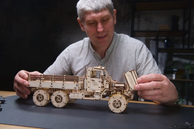 Ugears 3D lesena mehanska sestavljanka Tovorno vozilo CARGO
