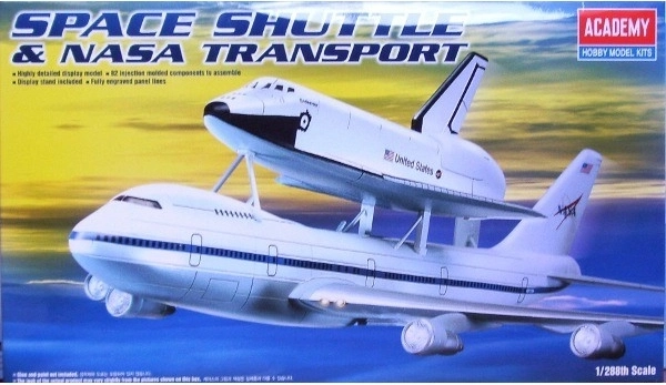 Plastični model SPACE SHUTTLE z nosilcem BOEING 747 NASA 1:288