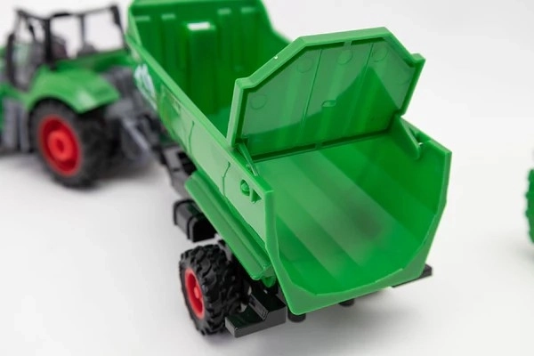 Zabavni RC traktor s prikolico