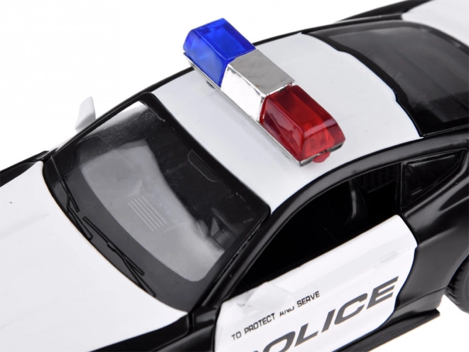 Kovinsko policijski avto Ford Shelby GT350 v merilu 1:32 z učinki svetlobnih signalov