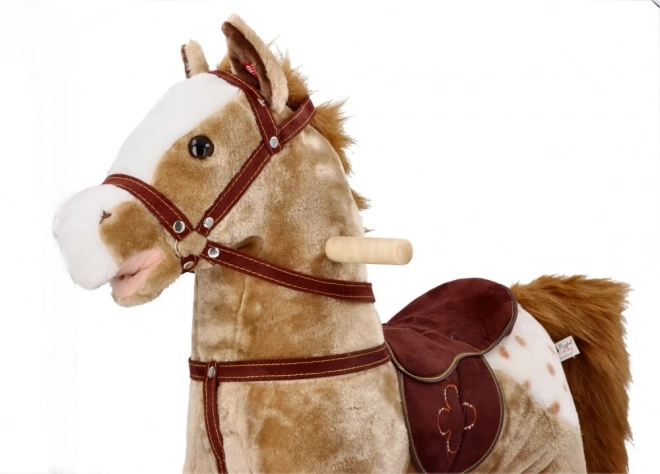 Gugalni konj Mustang s kolesi