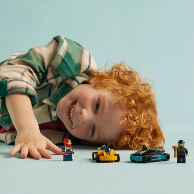 LEGO® Mesto 60400 Karting z Vojači