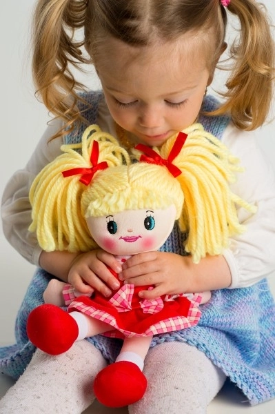 Česky pojoča punčka iz blaga Lucinka - 30 cm