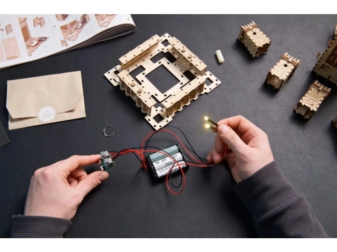 Ugears 3D leseno mehansko sestavljanko Aleksandrijski svetilnik