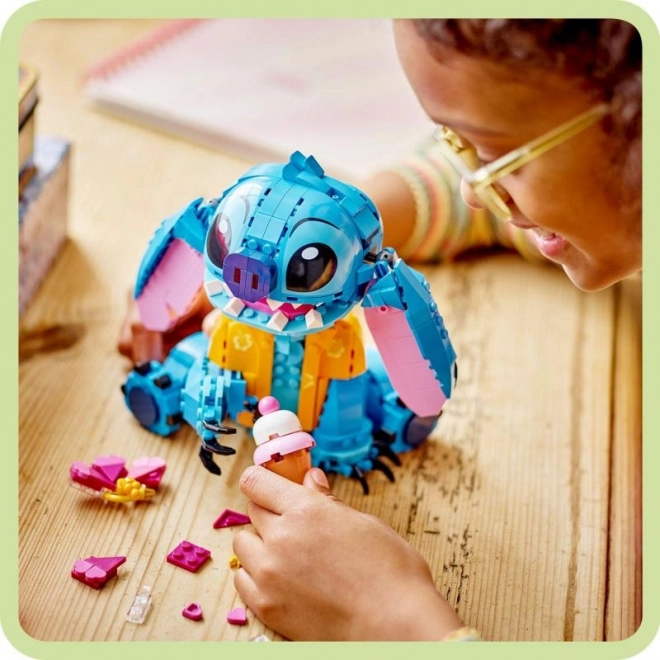 Interaktivna zabava s figurico Stitch