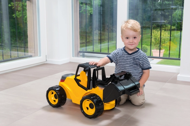 Velik rumeno-črni nakladalec Giga Trucks