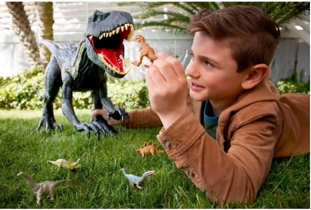Figurica dinozavra Jurassic World Kolosalni Indoraptor