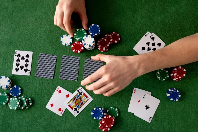 Poker in Blackjack set – 500 žetonov, 2 kompleta kart, kocke, igralna podloga, zaklenljiv kovček