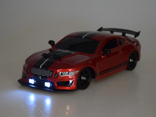 Zabavno avto na daljinsko upravljanje s driftajočim dimom in LED osvetlitvijo