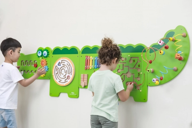 Leseni stenski montessori panel - krokodil