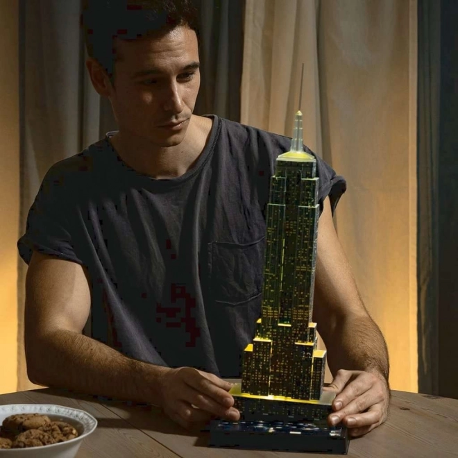 RAVENSBURGER Siječa 3D sestavljanka Nočna izdaja Empire State Building 216 kosov