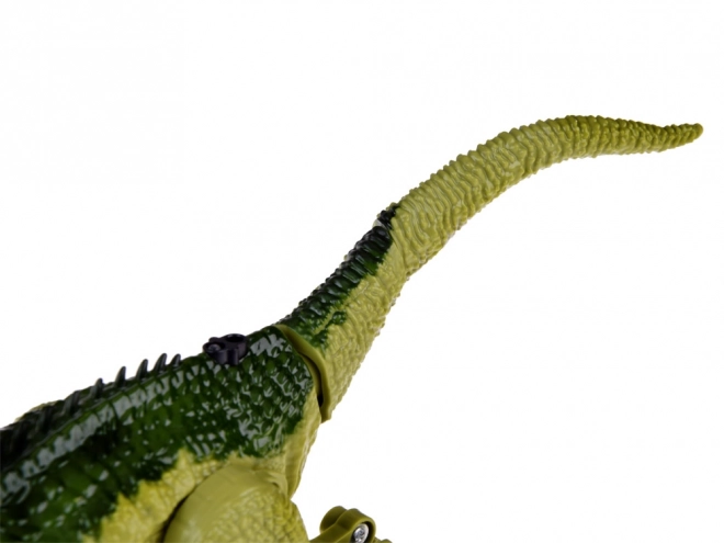 Zeleni dinozaver na daljavo