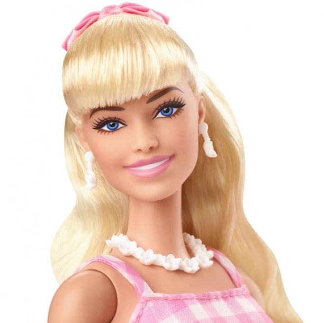 Filmovna lutka Barbie Margot Robbie kot Barbie v roza obleki