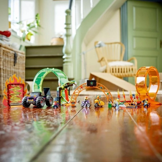 Monster truck in 7 minifigur za veliko predstavo