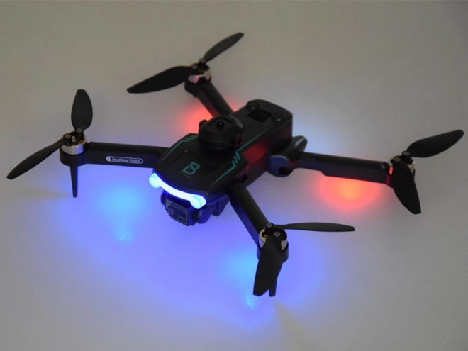 Zložljiv dron s kamero in daljinskim upravljanjem