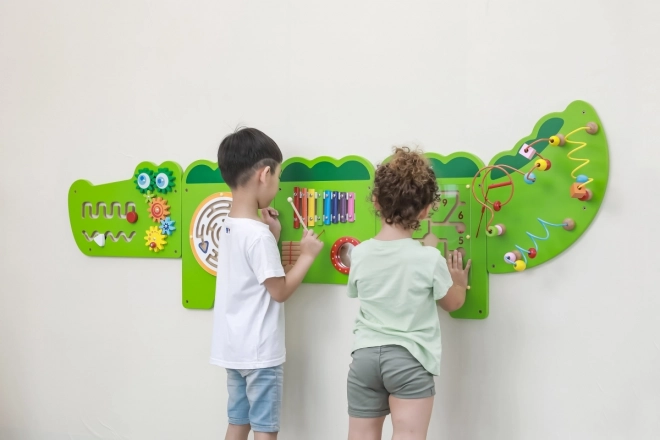 Leseni stenski montessori panel - krokodil