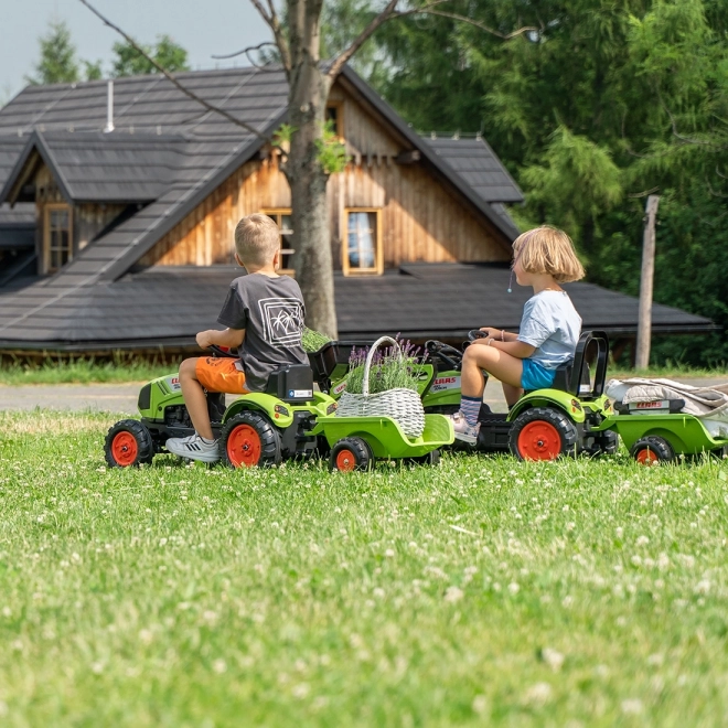 Šlapalni traktor Claas Arion 410 z zeleno prikolico