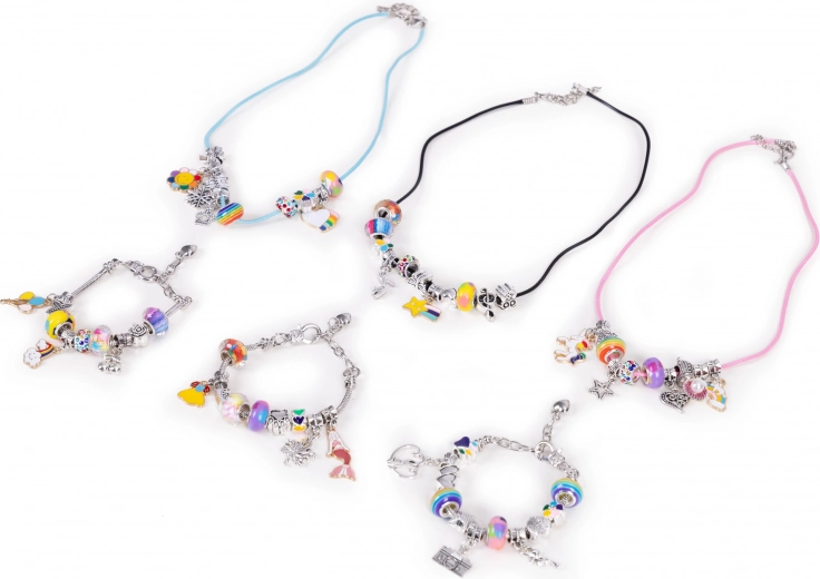 Barvite perlice in čarobni privlački