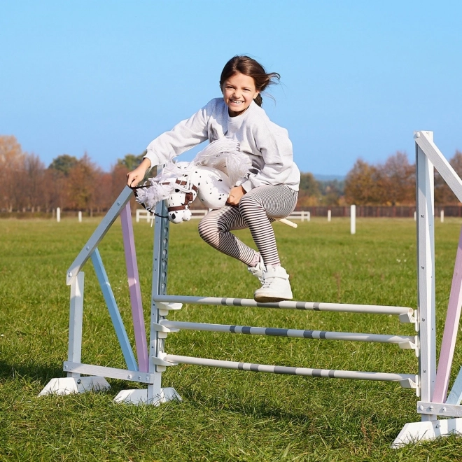 Konjiček na palici Hobby Horse iz kolekcije HOPPIHORSE Sport Edition v barvi belega leoparda