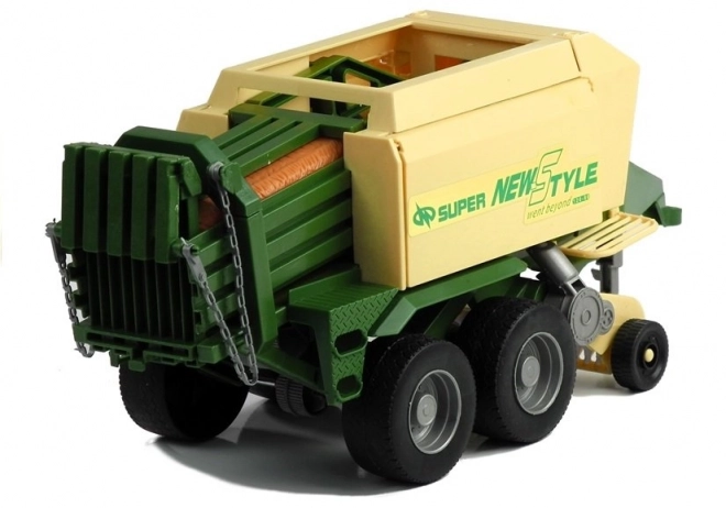 Velik traktor s prikolico, kmetijski stroj 65 cm