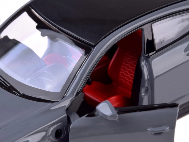 Kovinski model Audi RS e-tron GT Coupe z zvočnimi in svetlobnimi efekti