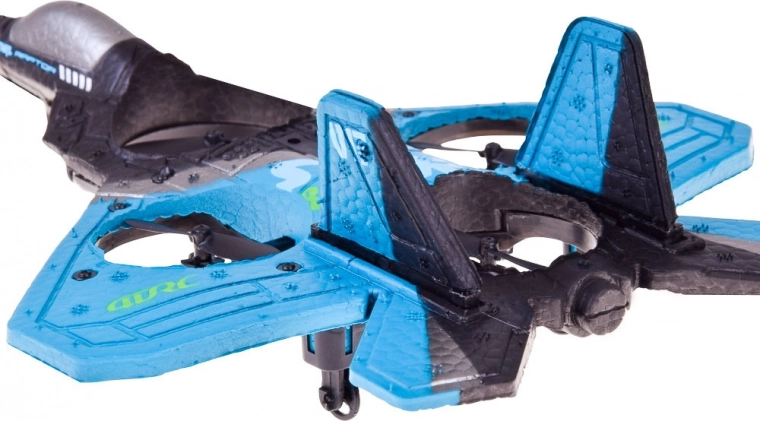 Lahek in odporen trup za sproščene prve lete