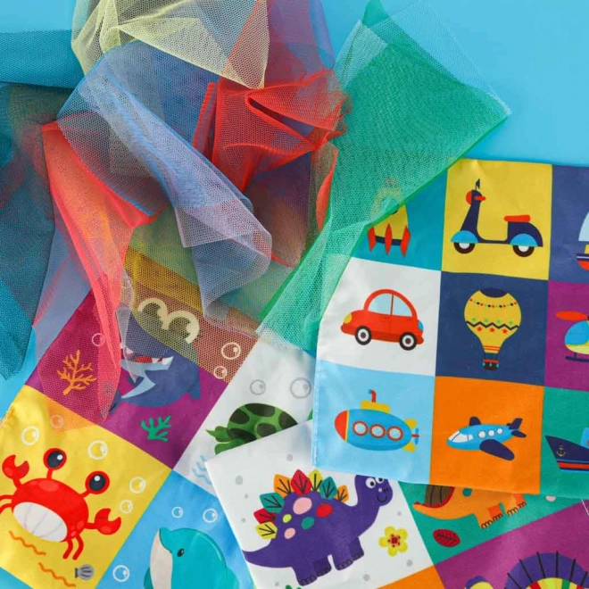Montessori senzorična škatla z barvnimi robčki in živalmi