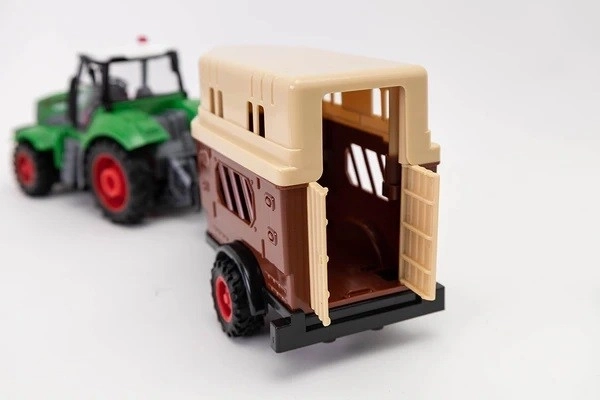 R/C traktor s prikolico za konje