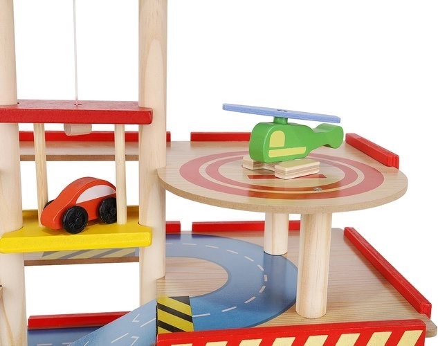 Večnivojska zabava z dvigalom in heliportom