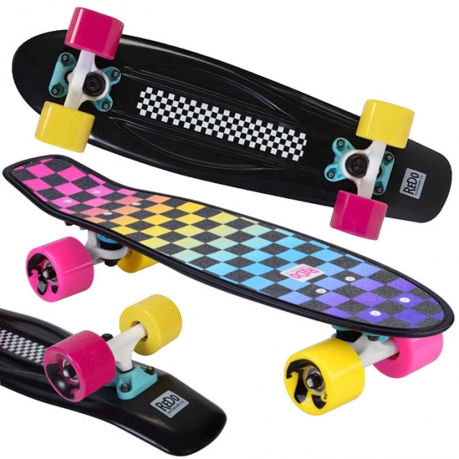 Barviti retro pennyboard s šahovskim vzorcem