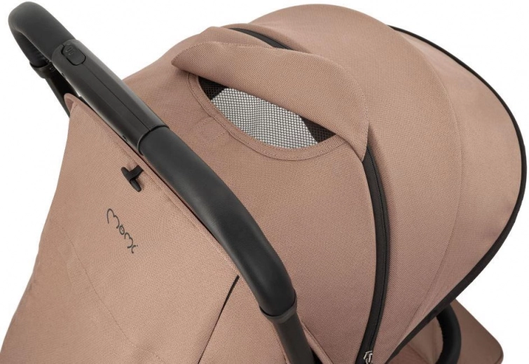 Udobna strešica z nadzorom in prezračevanjem