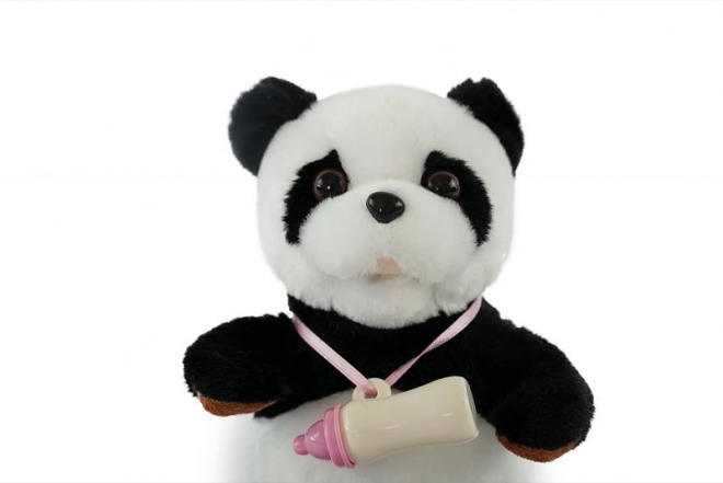 Interaktivna panda s stekleničko