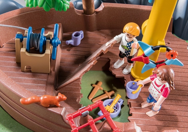 PLAYMOBIL® Mestno Življenje 70741 Otroško igrišče z razbitino ladje