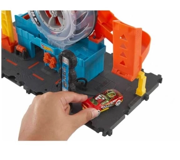 Garaža Hot Wheels z dirkalnimi stezami