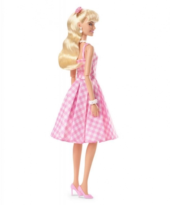 Filmovna lutka Barbie Margot Robbie kot Barbie v roza obleki