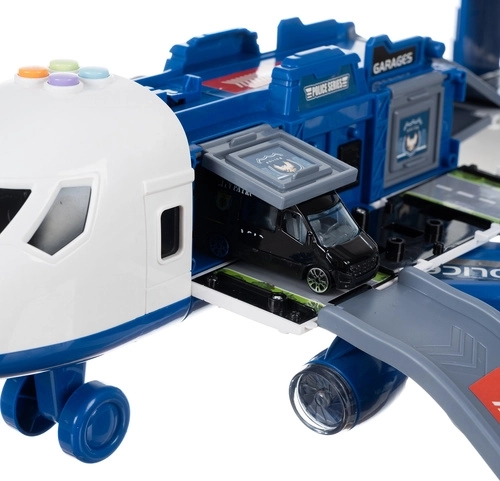 Odpirajoče letalo s parkiriščem in rampami