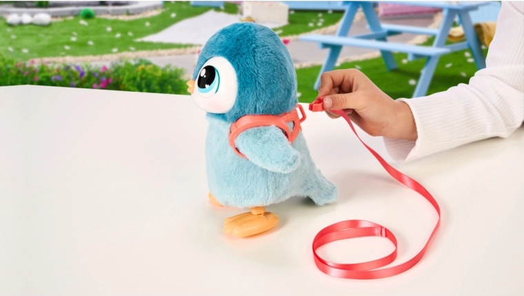 Hodi, pozibava se in maha s perutmi