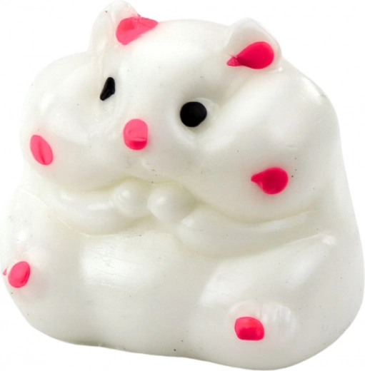 Prisrčen hrček z rožnatimi detajli