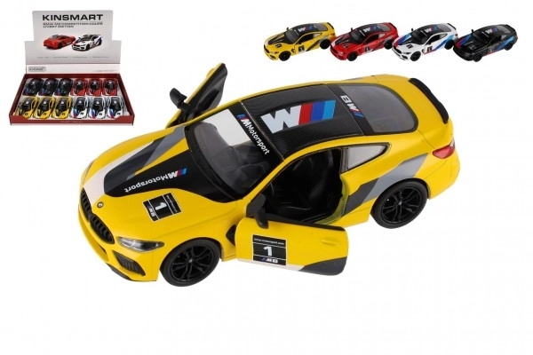 Avto Kinsmart BMW M8 Competition Coupé 1:38 kov/plast 12,5cm 4 barve na povratni pogon 12kom v škatli