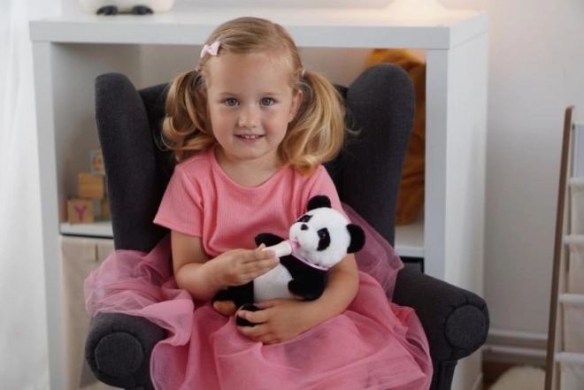 Interaktivna panda s stekleničko
