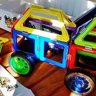Magnetni set GeoSmart Vesoljni tovornjak 42 kosov