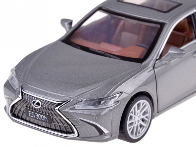 Model avtomobila Lexus ES300h 1:35 z osvetlitvijo in zvokom